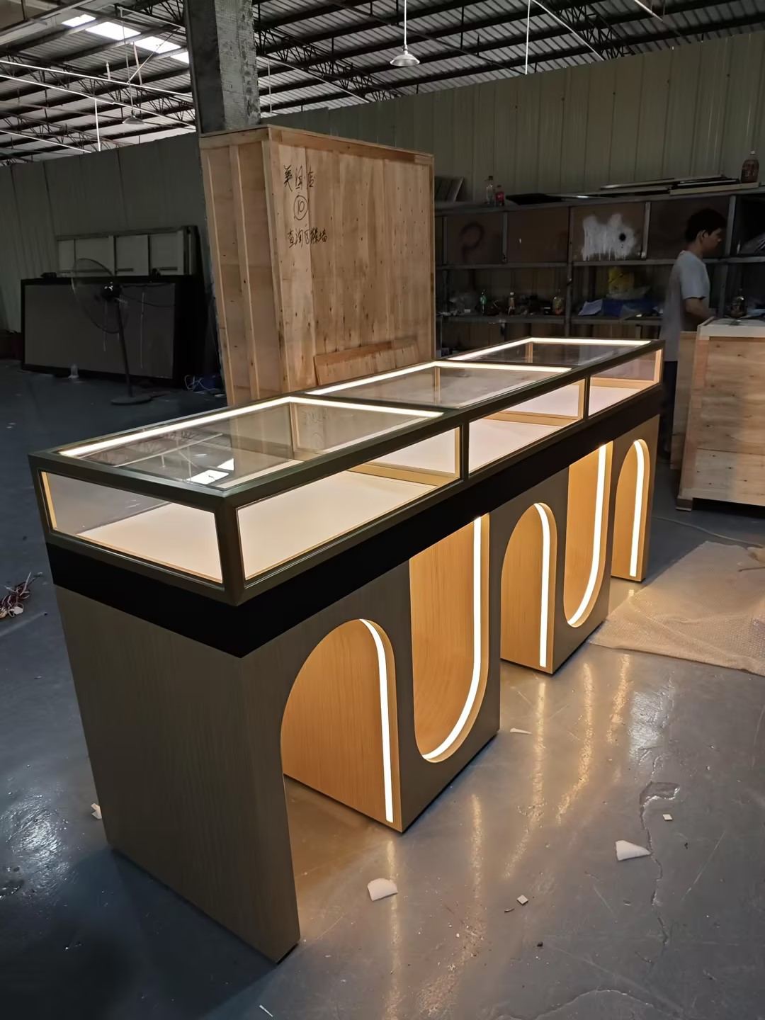 Arched service counter